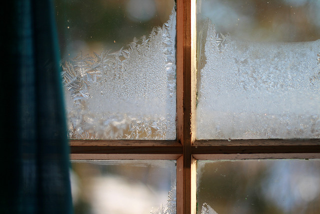 Frostkrystaller på vinduene